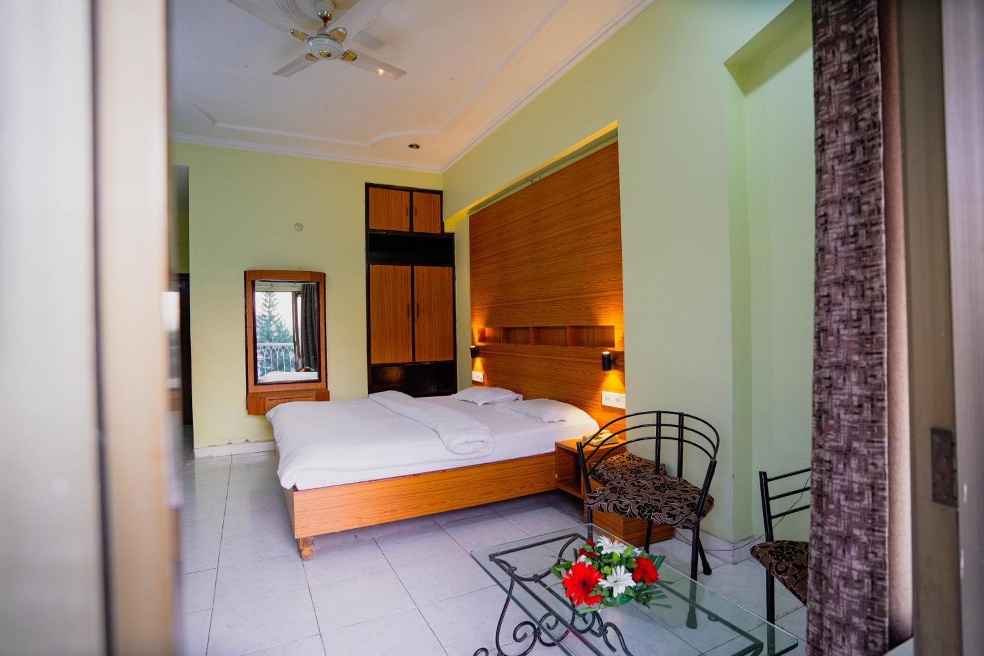 Hotel Girdhar Mahal Indore Exterior photo