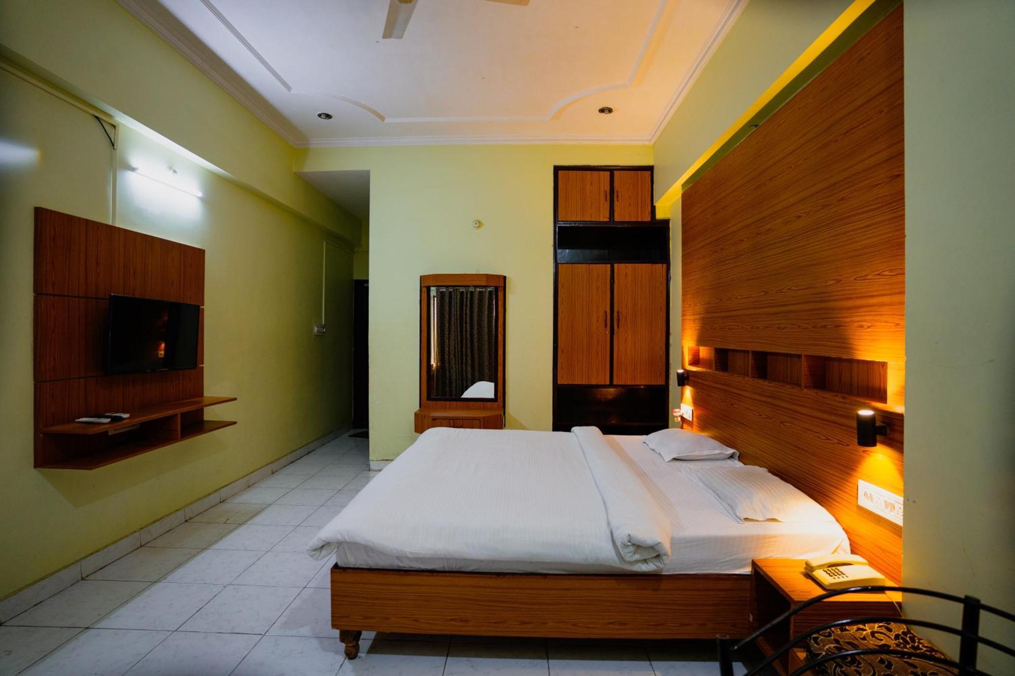 Hotel Girdhar Mahal Indore Exterior photo