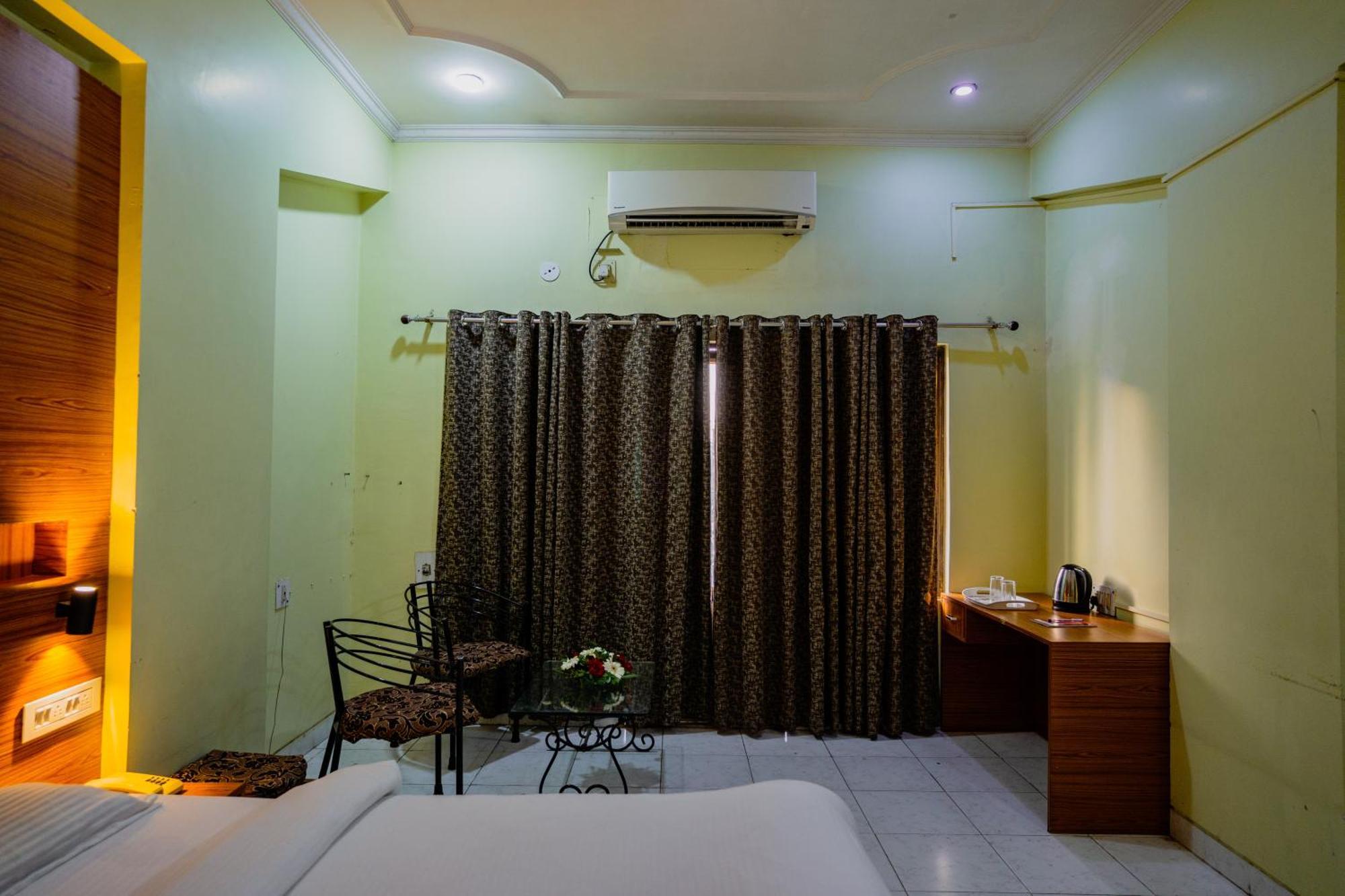 Hotel Girdhar Mahal Indore Exterior photo
