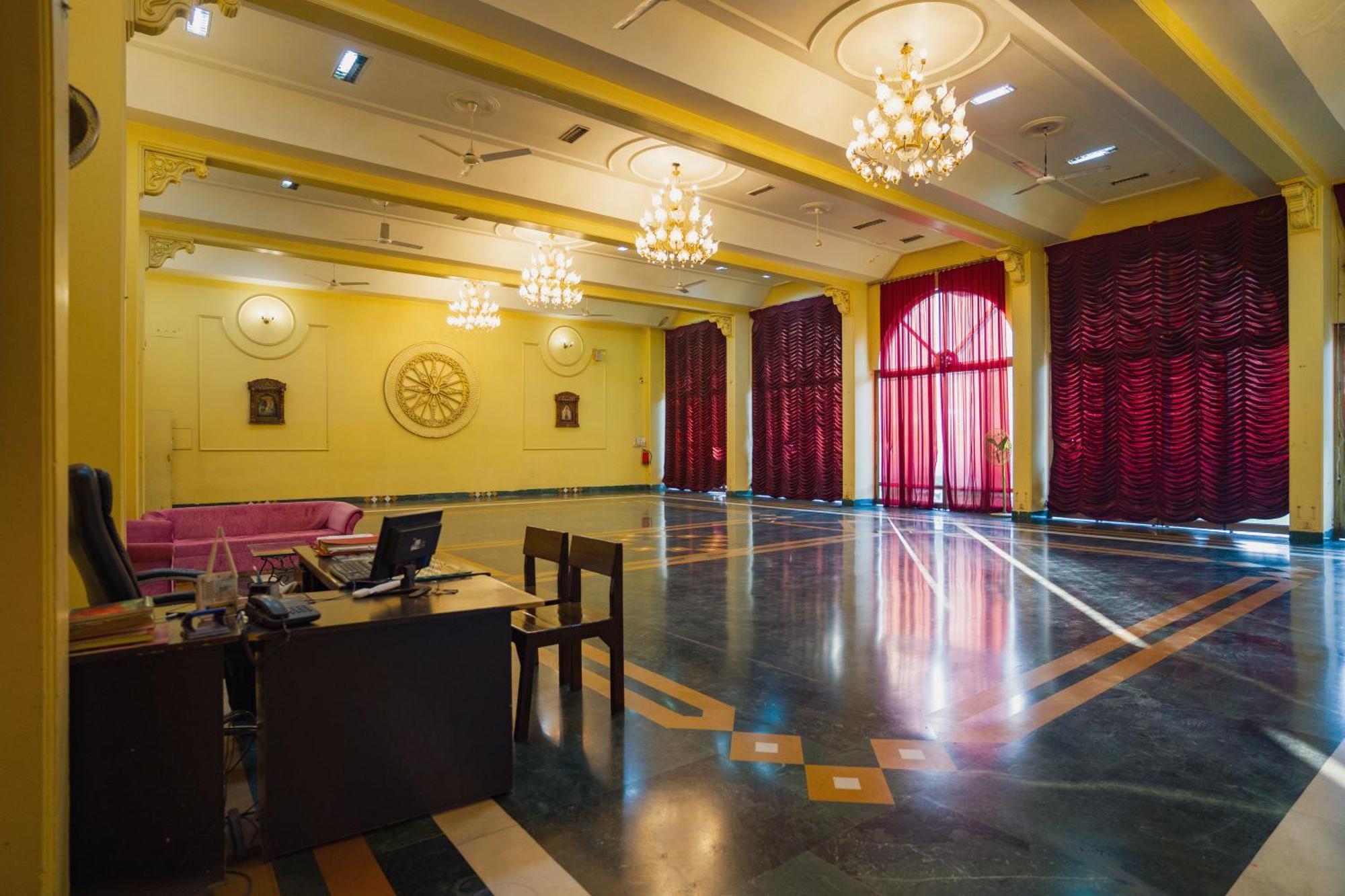 Hotel Girdhar Mahal Indore Exterior photo