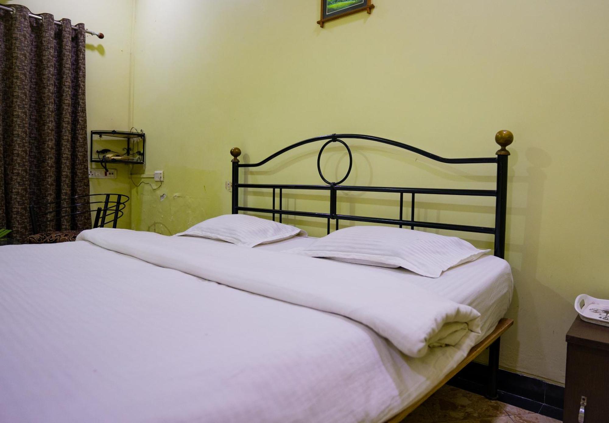 Hotel Girdhar Mahal Indore Exterior photo
